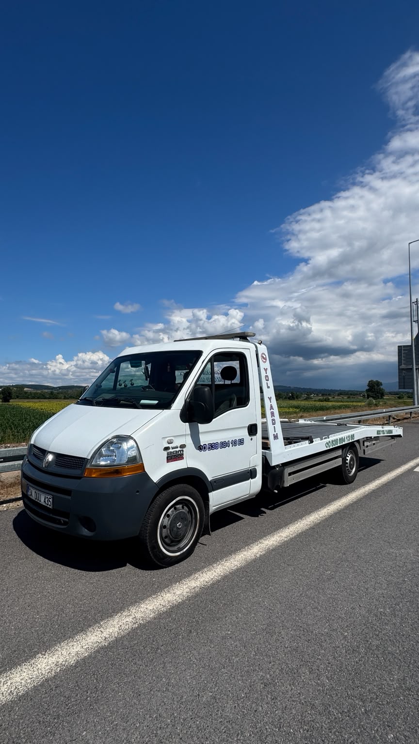 Kara yolunda göreve hazır EDZ Yol Yardım çekicisi